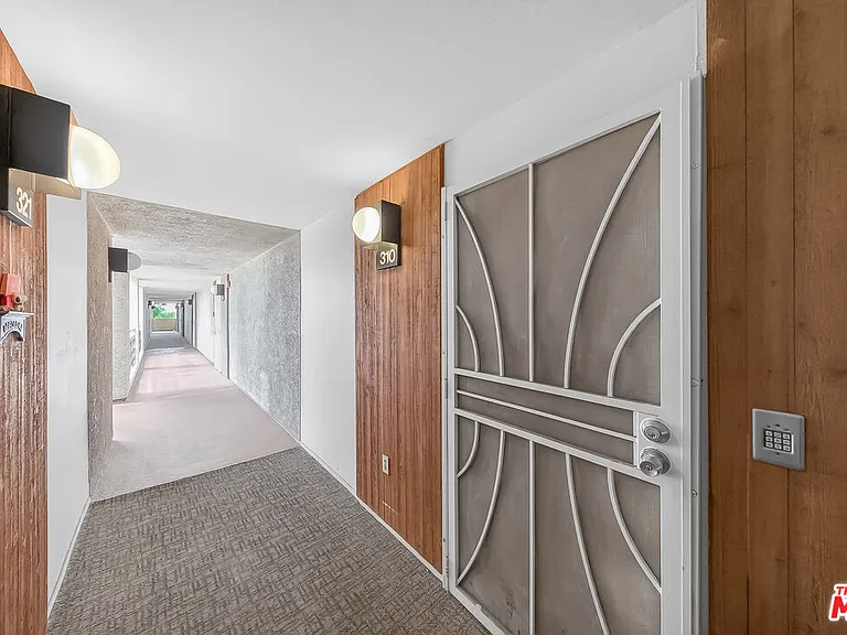 1118 Valencia St #310 — Photo 33