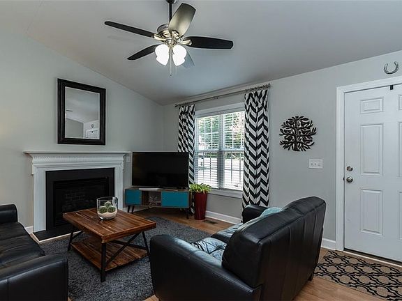 4th image of 2309 Red Oak Ct