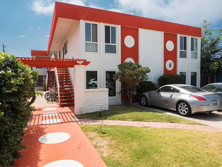 4865 Saratoga Ave — Photo 3