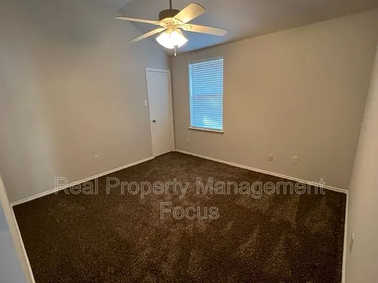 1004 Trickham Dr — Photo 12