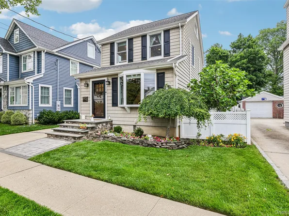 123 Stratford Avenue, Williston Park, NY 11596