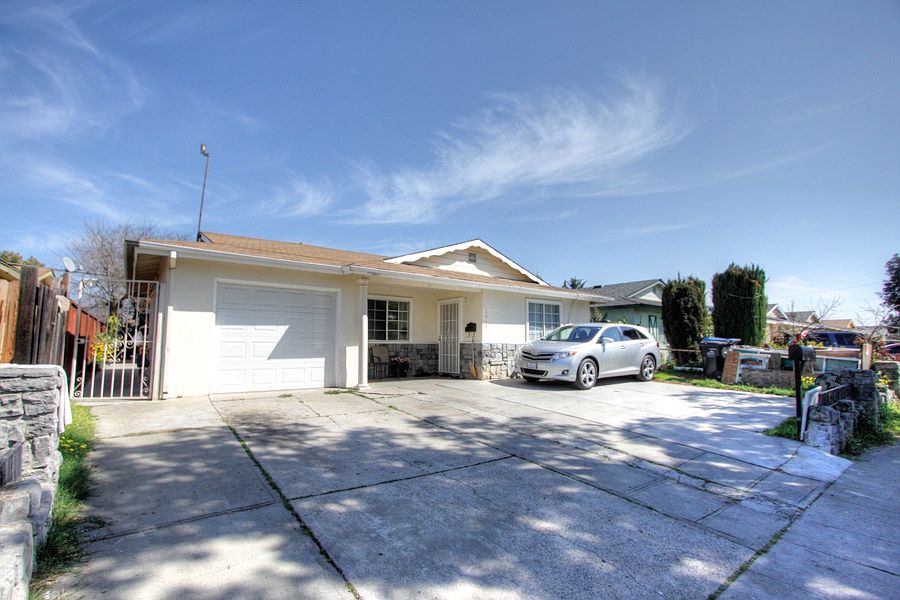 1st image of 2652 Ophelia Ave