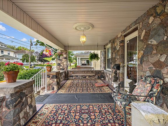 2nd image of 593 Windsor St