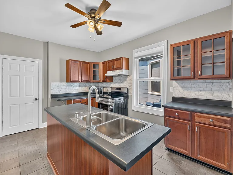 3121 Campbell St — Photo 9