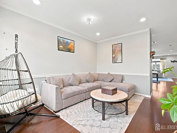 5th image of 23 Morris Ln