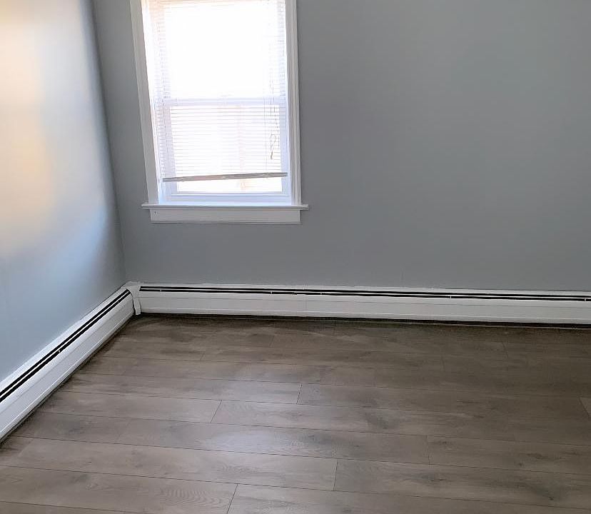 2nd image of 7 Morrell Pl #1