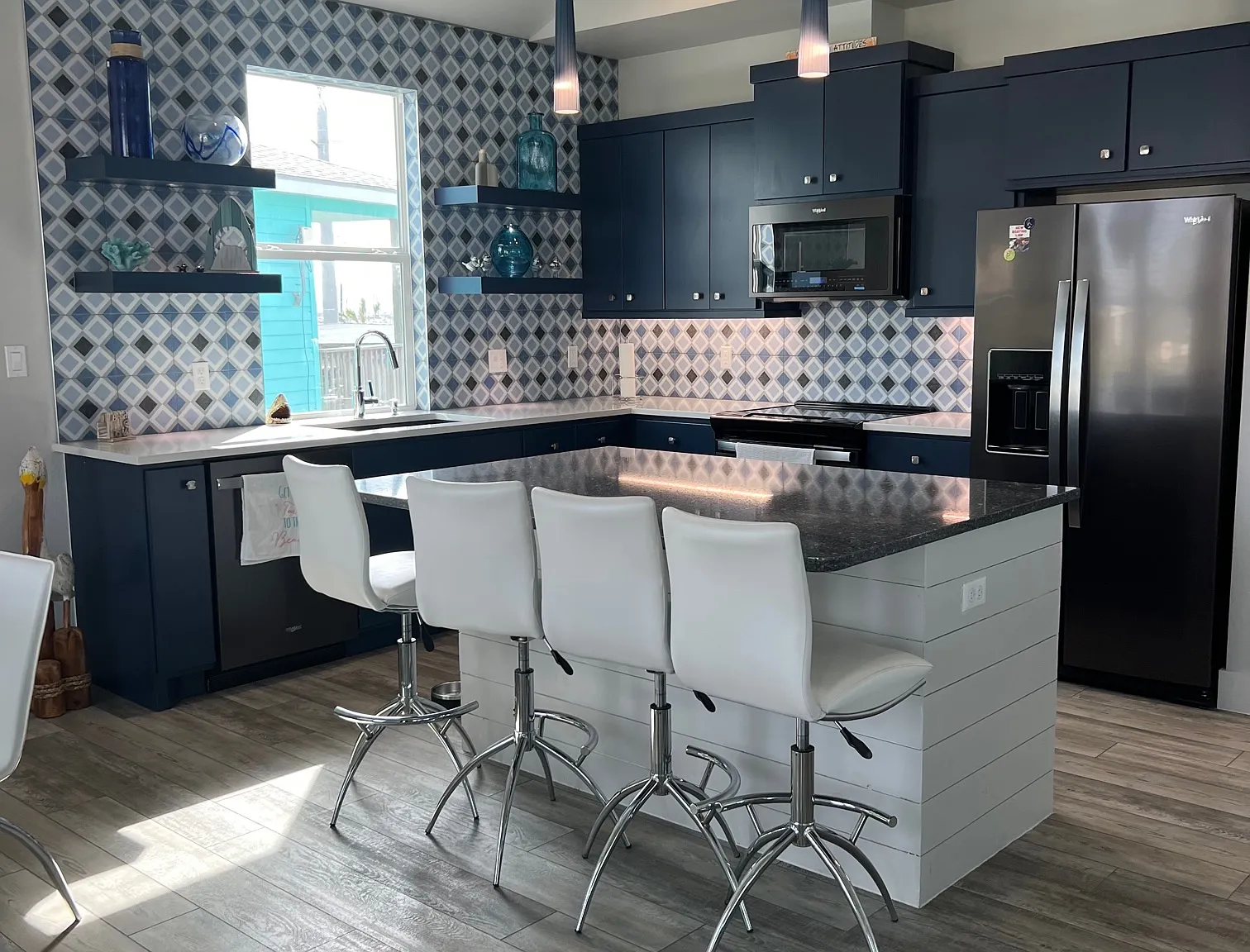 3 bed, 1228 sqft, $2,995 — Photo 3