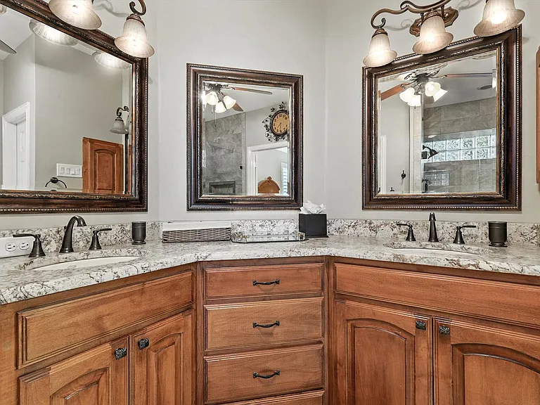 2303 Chapelwood Dr — Photo 28