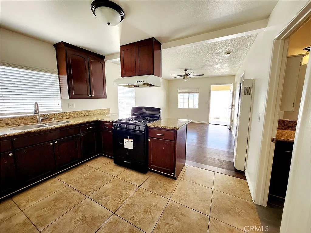 2 bed, 700 sqft, $2,200 — Photo 4