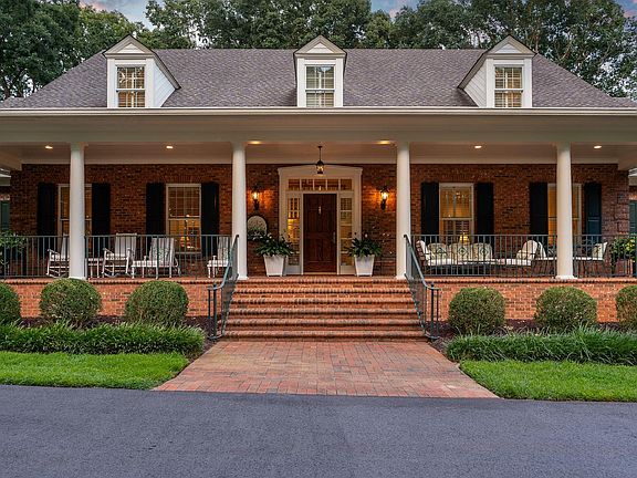 3rd image of 221 Swansea Rd