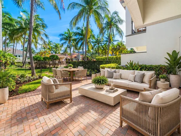 887 W Spinnaker Dr W, Hollywood, FL 33019