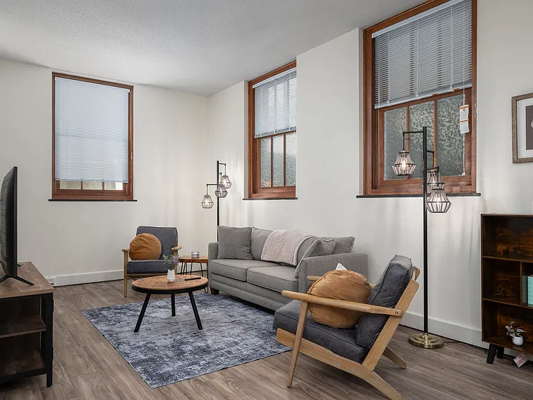 City Hall Apartments — Photo 9