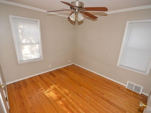 5th image of 3219 N Wilson Ave