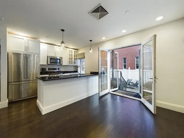 677 E 7th St #1, South Boston, MA 02127