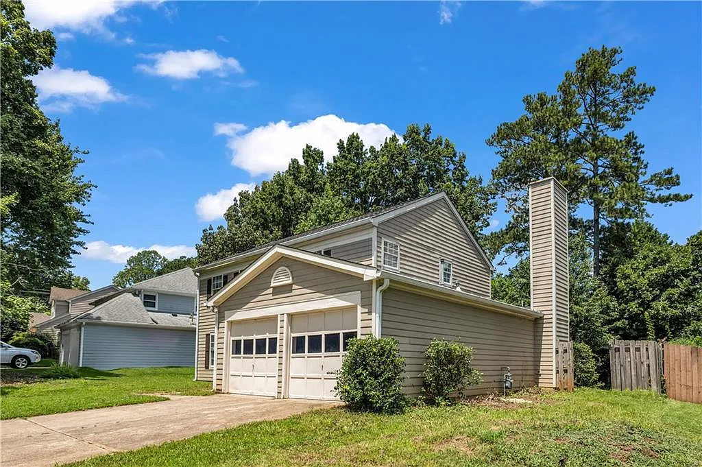 4 bed, 2.5 bath, 2136 sqft, $2,399 — Photo 3