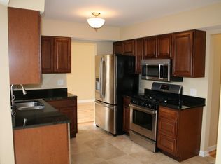 1227 Portage Ln, Woodstock, IL 60098
