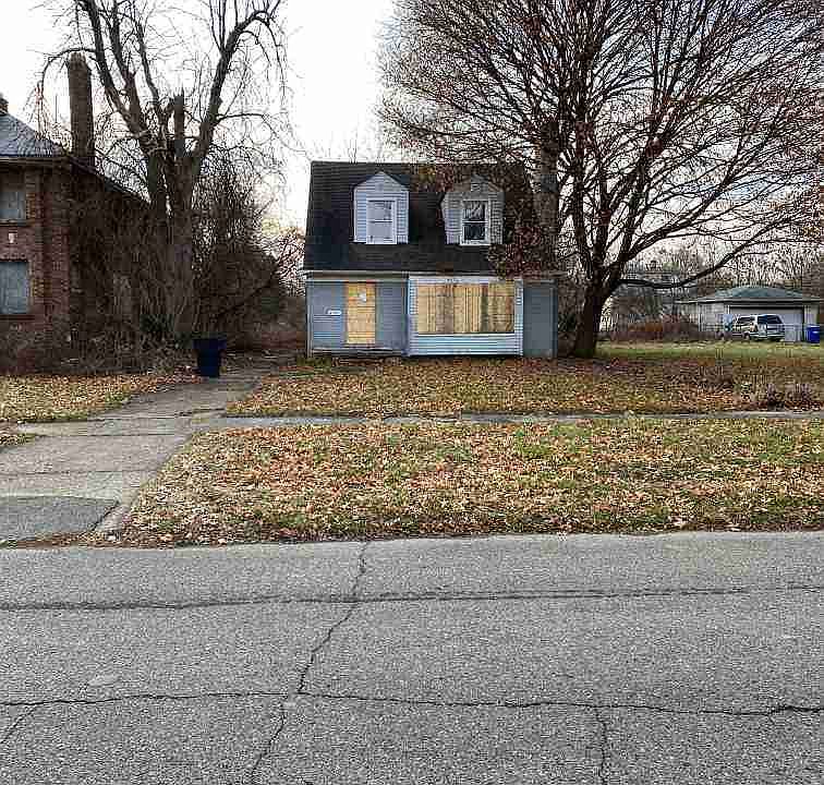 4153 Lakewood