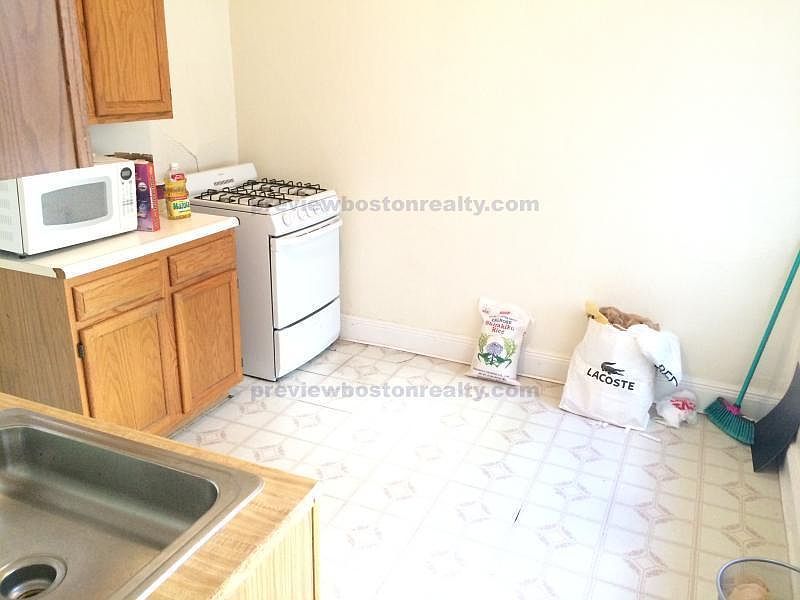 2nd image of 1713 Commonwealth Ave #D5