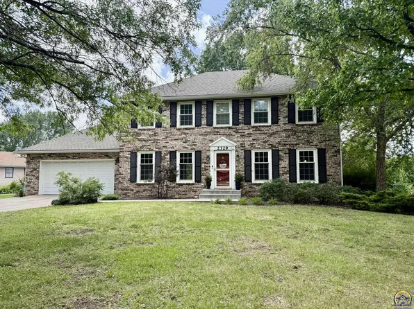 2329 SW Ashworth Pl, Topeka, KS 66614