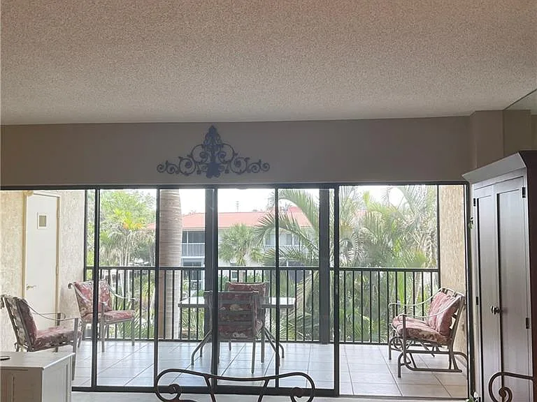 1165 Clam Ct #7 — Photo 13