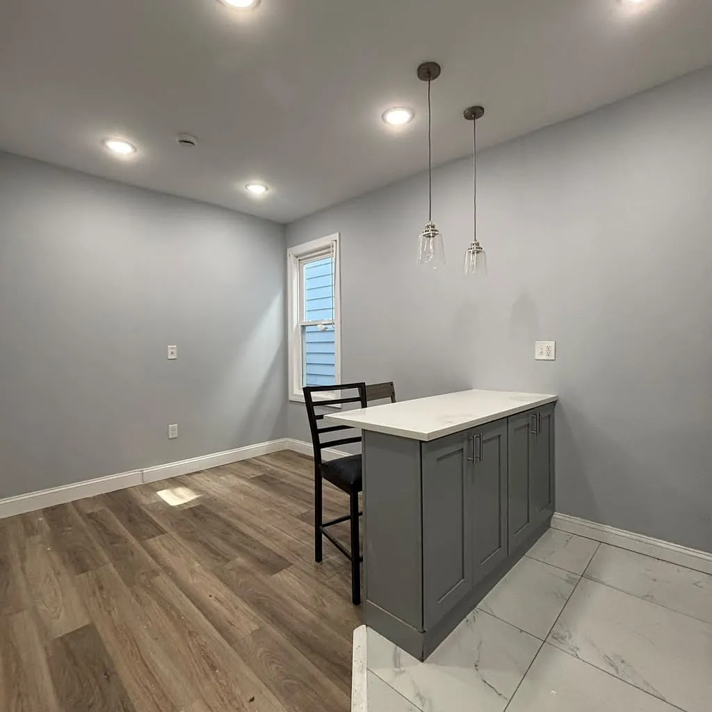 3 bed, 1000 sqft, $2,400 — Photo 2