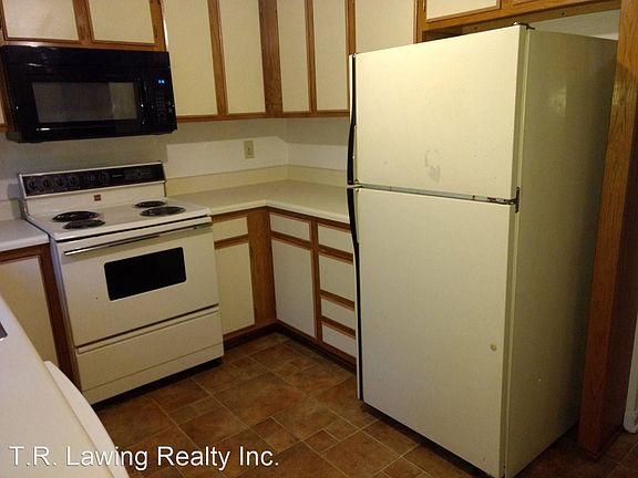 2nd image of 823 E Marion St #8