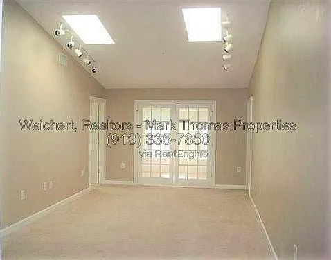 3 bed, 3.0 bath, 1426 sqft, $1,800 — Photo 4