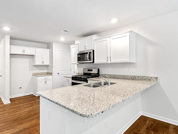 4th image of 110 Antler Creek Ln
