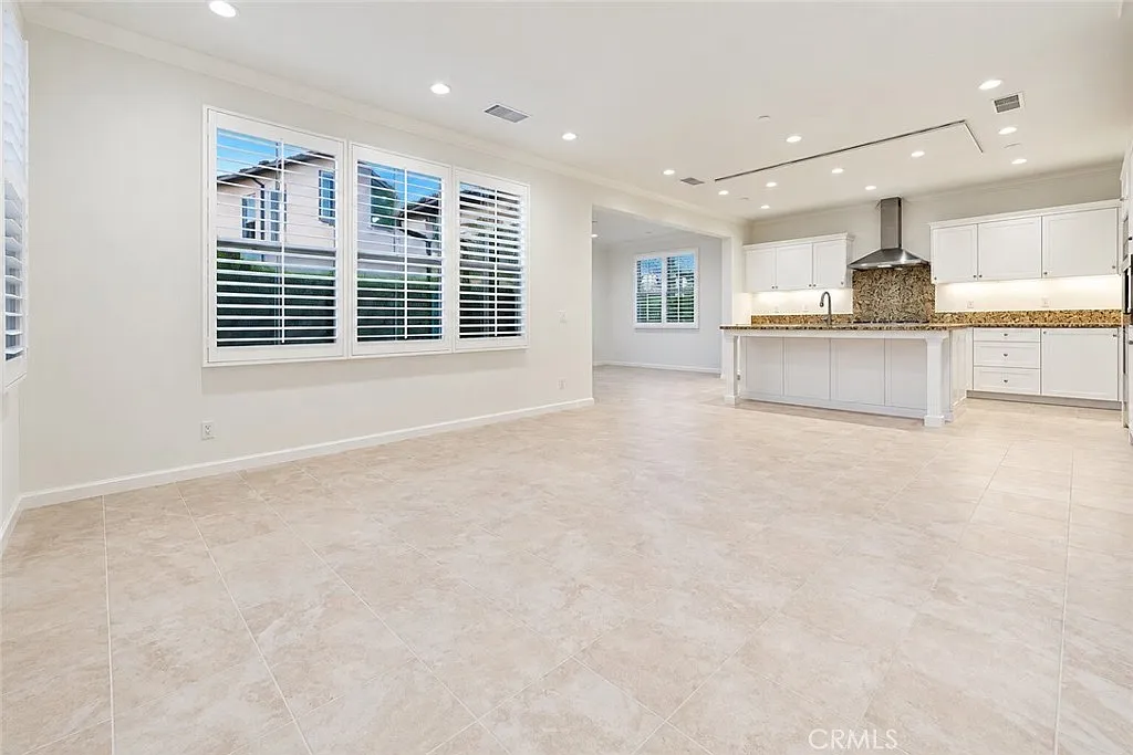3 bed, 2.5 bath, 1895 sqft, $5,100 — Photo 3