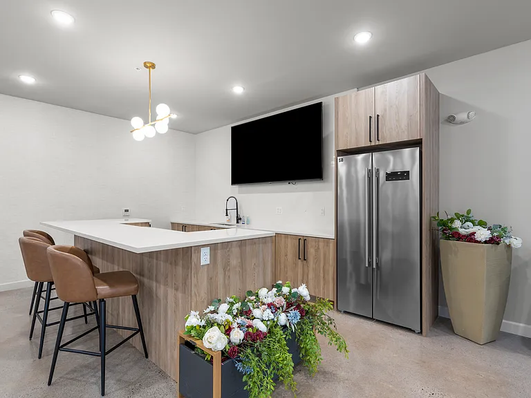 Alexandria Manor Apartments — Photo 94