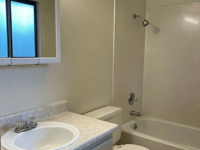 2315 Temple Dr — Photo 16