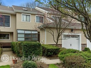 3 Villas Cir, Melville, NY 11747