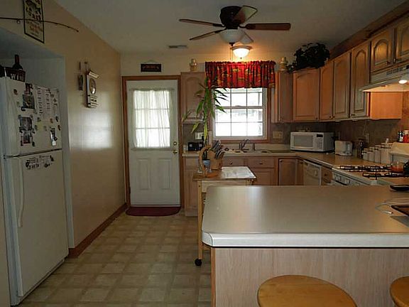 4th image of 197 Cambria Hill Dr