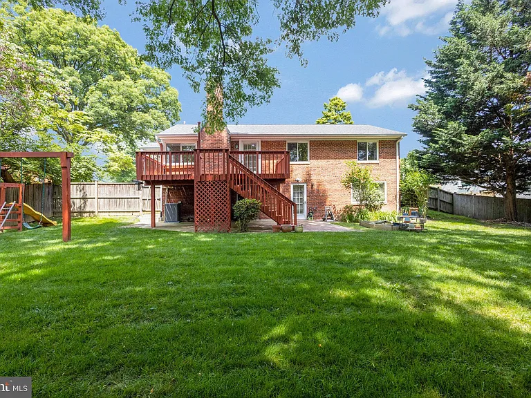 7030 Donna Cir — Photo 26