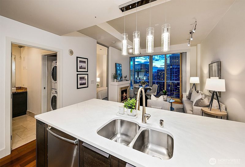 4th image of 737 Olive Way #3101
