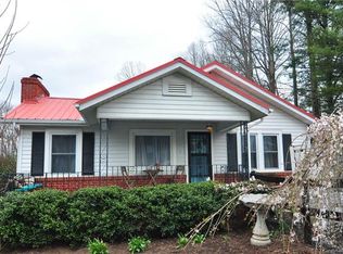 572 Oak Grove Rd, Flat Rock, NC 28731