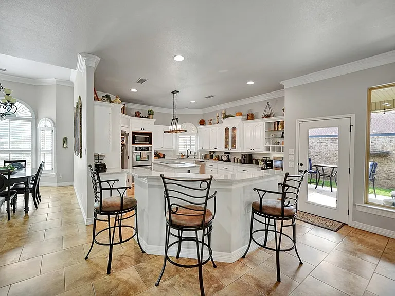 111 Lahaina Dr — Photo 11