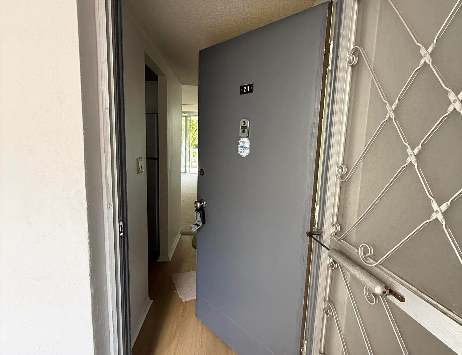 1 bed, 1.0 bath, 840 sqft, $1,390 — Photo 2