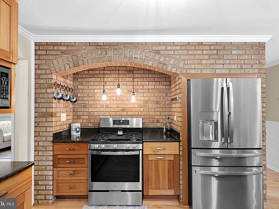 3rd image of 26 Lipscomb Ct