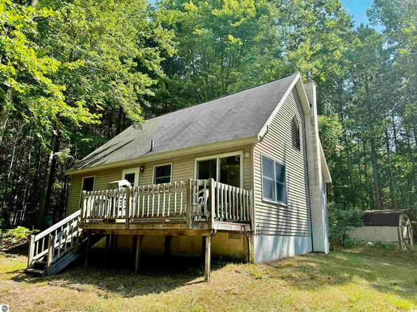 16121 130th Ave, Leroy, MI 49655