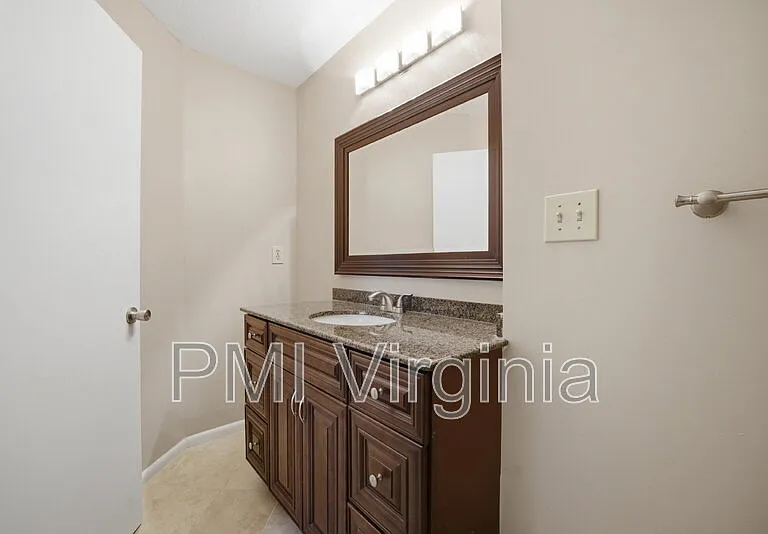 5140 Glenwood Way — Photo 7