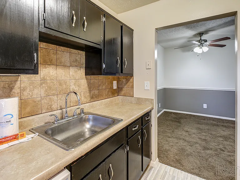 Glenview Apartments — Photo 111