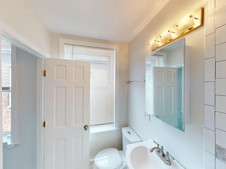 34 Charter St #5A — Photo 5