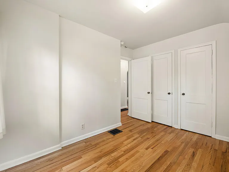 457 E Royal Forest Blvd — Photo 16