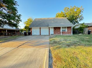 133 SW 13th St, Moore, OK 73160