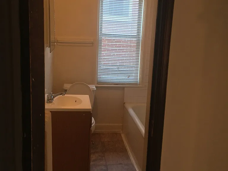 1514 E Long St — Photo 23