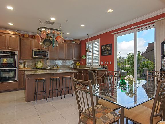5th image of 1075 Woodcrest Ln