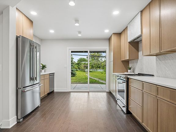 4th image of 33 Chestnut Ave