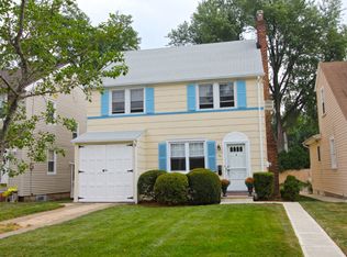 24 Overlook Ter, Bloomfield, NJ 07003