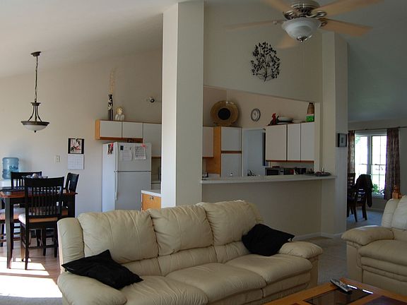 Open Concept, Vaulted Ceilings